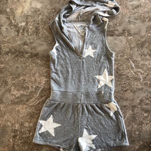 T2Love • Star hoodie romper • girl’s size 8